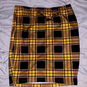 Plaid yellow and black skirt